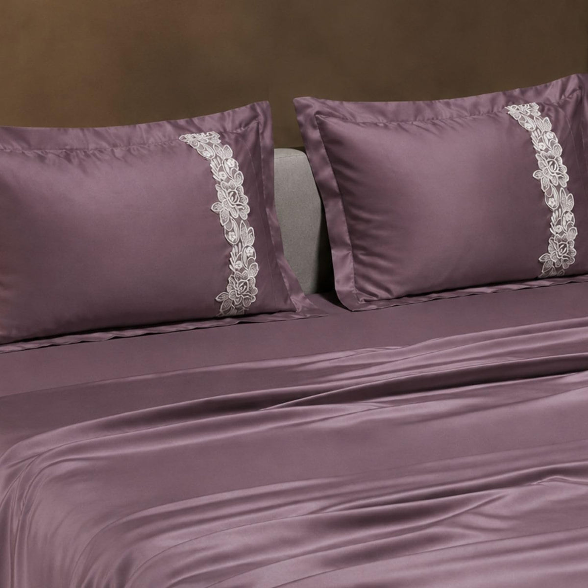 Dream Weaverz Satin Bedsheets King Size, 3-Piece Bedding Set 300 Thread Count Bedsheet & 2 Floral Lace Covers | Prevents Wrinkles, Tangles & Frizz | Retains Moisture, Mauve