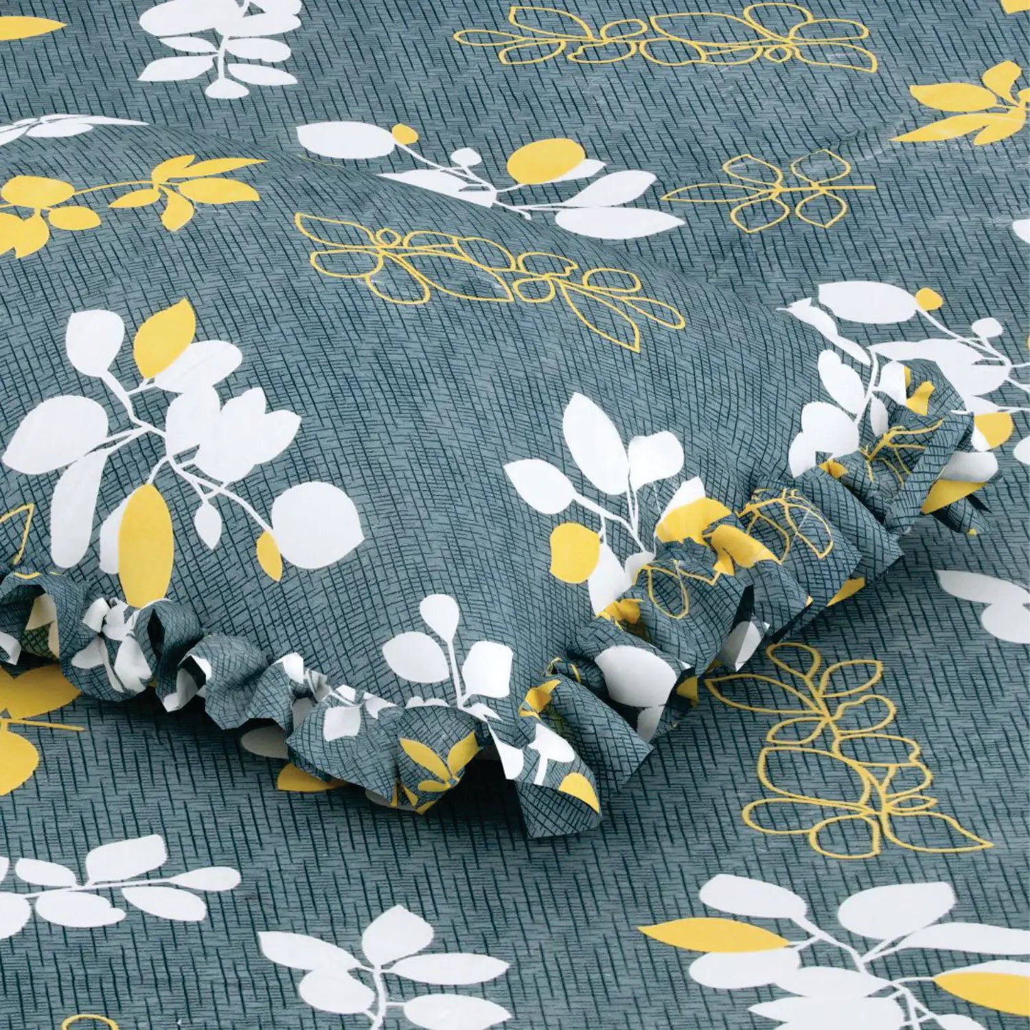 Dream Weaverz Polycotton King Fitted (Elastic) 260 TC Floral 1 Bedsheet with 2 Pillow Covers (Dark Green-White)