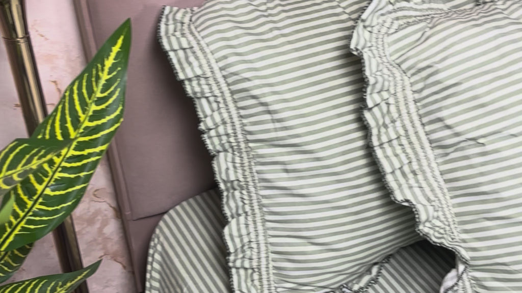 Dream Weaverz Home Polycotton (Flat) 260TC DoubleSIZE BEDSHEET(Green Stripes)