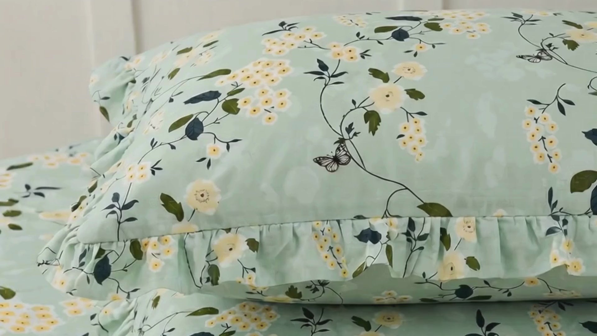 Dream Weaverz Polycotton Double Fitted (Elastic) 260 TC Floral 1 Bedsheet with 2 Pillow Covers (Green)